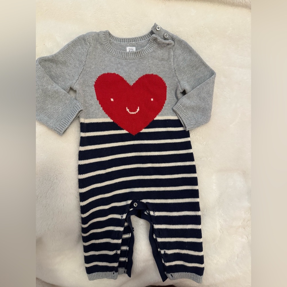 Baby GAP 6-12 months Gray and Red Heart Baby onesie